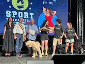 Sport sotto le stelle, Vladimiro Nocentini e lo spinone Leone, insieme a Giulia Tanganelli e Lorenzo Gagliardi con Bellatrix (Centro cinofilo Gold Dogs)